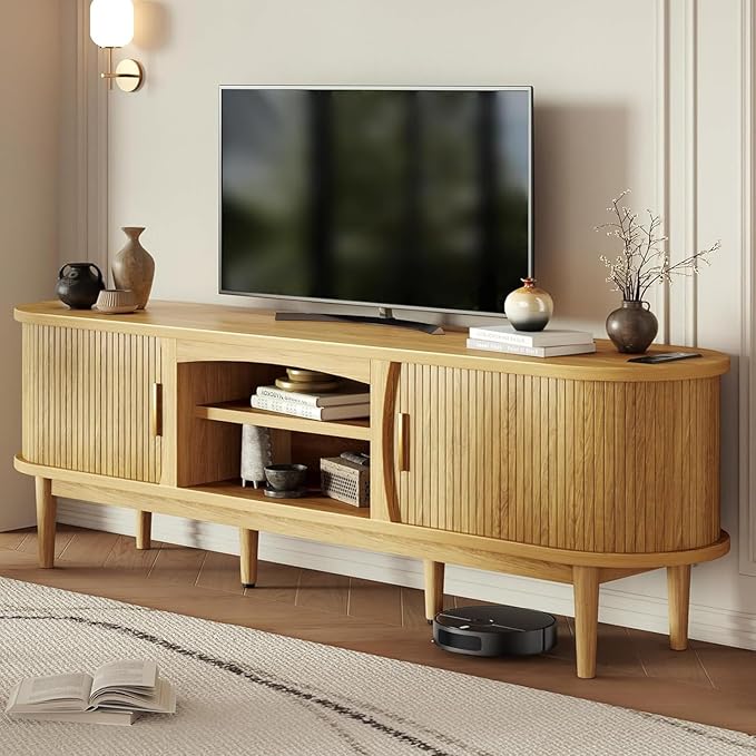 Decofy Mid Century TV Stand for TVs up to 80 Inches, Entertainment Center with Storage, Power Outlet, Fluted Sliding Doors & Adjustable Shelves, Modern Media TV Console Table for Living Room (Oak)