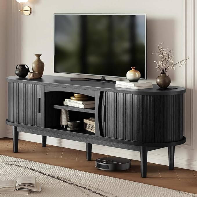 Decofy Mid Century TV Stand for TVs up to 65 Inches, Entertainment Center with Storage, Power Outlet, Fluted Sliding Doors & Adjustable Shelves, Modern Media TV Console Table for Living Room (Black)