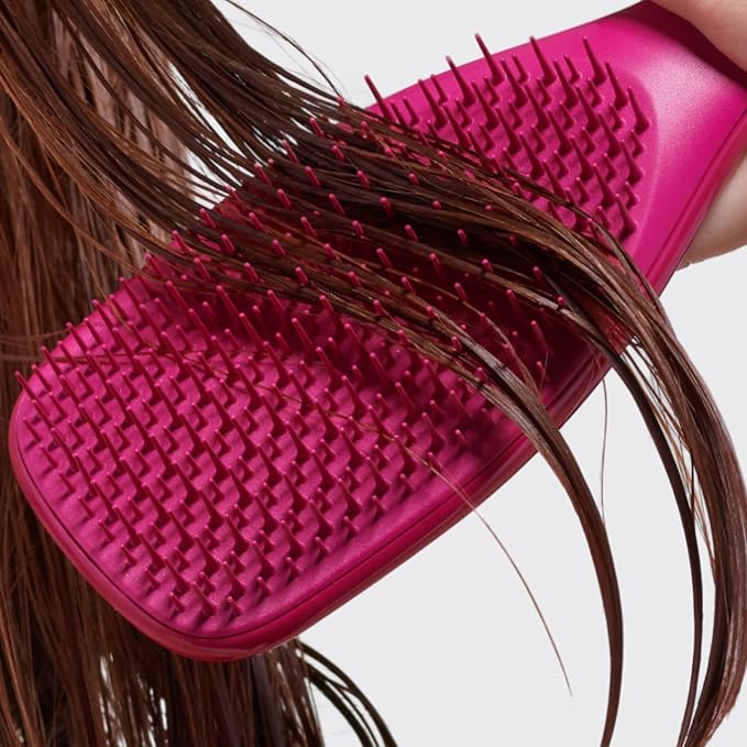 Tangle Teezer ザ・アルティメットディタングラー(濡れ髪・乾いた髪用ヘアブラシ)、絡まりを解消し、髪の切れ毛を軽減。ストレートからウェーブヘアに。エレクトリックラズベリー