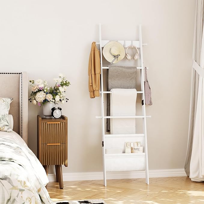 ELYKEN Blanket Ladder for Living Room, 5-Tier Wooden Towel Rack with Synthetic Leather Pocket, 4 Removable Hooks, Decorative Leaning Ladder Shelf for Bedroom, White