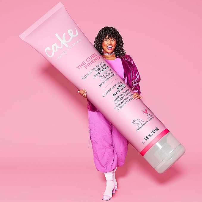 Cake Beauty Curl Defining Cream, The Curl Friend - カールを保湿、定義 - 縮れ毛を抑え、もつれを解消 - アボカドオイル、大豆油、シアバター配合 - 巻き髪用 - 6 fl oz / 177 mL | 保湿、カールを定義、縮れ毛を抑える、もつれを解消、F...