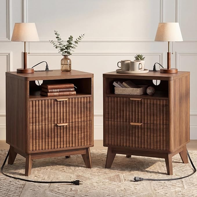 LYNCOHOME Fluted Nightstand with Charging Station, 19.7 inch Wide End Table with 2 Drawers, Modern Wood Bedside Table for Bedroom, Night Stand Set of 2，Walnut