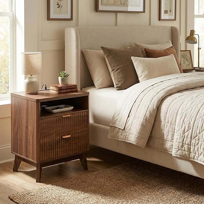 LYNCOHOME Fluted Nightstand with Charging Station, 19.7 inch Wide End Table with 2 Drawers, Modern Wood Bedside Table for Bedroom, Night Stand Set of 2，Walnut