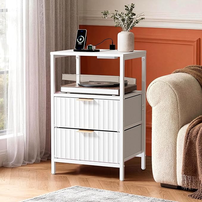 VINGLI White Nightstands Set of 2 with Fabric Drawers, Fluted Nightstand with Charging Station, Night Stand Set 2 White Side Table with Charging Station for Bedroom, Dorm