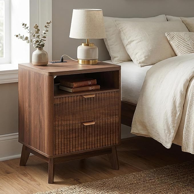 LYNCOHOME Fluted Nightstand with Charging Station, 19.7 inch Wide End Table with 2 Drawers, Modern Wood Bedside Table for Bedroom, Night Stand Set of 2，Walnut