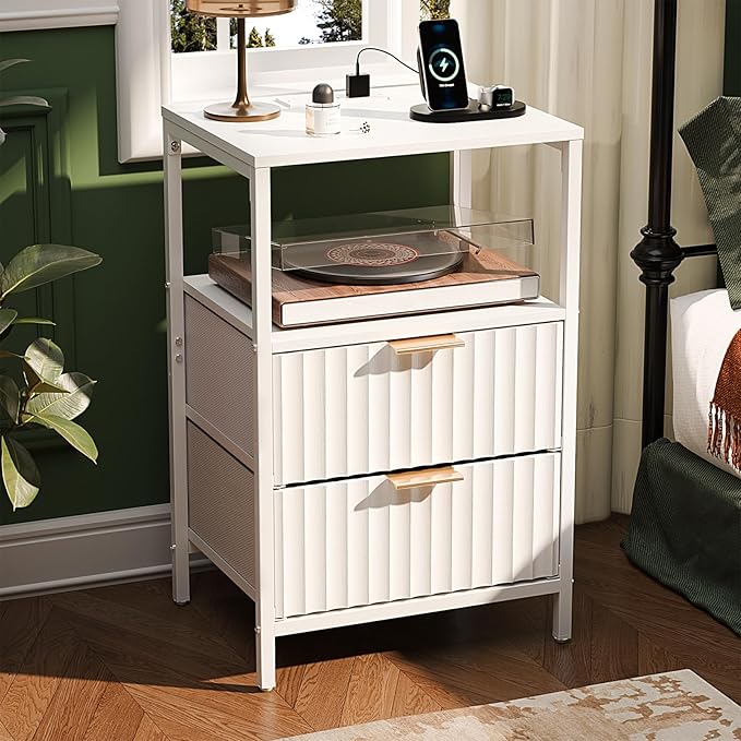 VINGLI White Nightstands Set of 2 with Fabric Drawers, Fluted Nightstand with Charging Station, Night Stand Set 2 White Side Table with Charging Station for Bedroom, Dorm