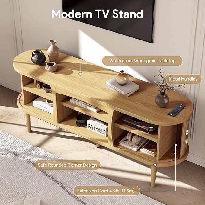 Decofy Mid Century TV Stand for TVs up to 65 Inches, Entertainment Center with Storage, Power Outlet, Fluted Sliding Doors & Adjustable Shelves, Modern Media TV Console Table for Living Room (Oak)