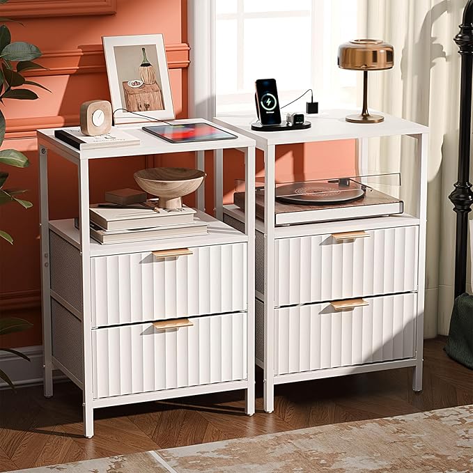 VINGLI White Nightstands Set of 2 with Fabric Drawers, Fluted Nightstand with Charging Station, Night Stand Set 2 White Side Table with Charging Station for Bedroom, Dorm
