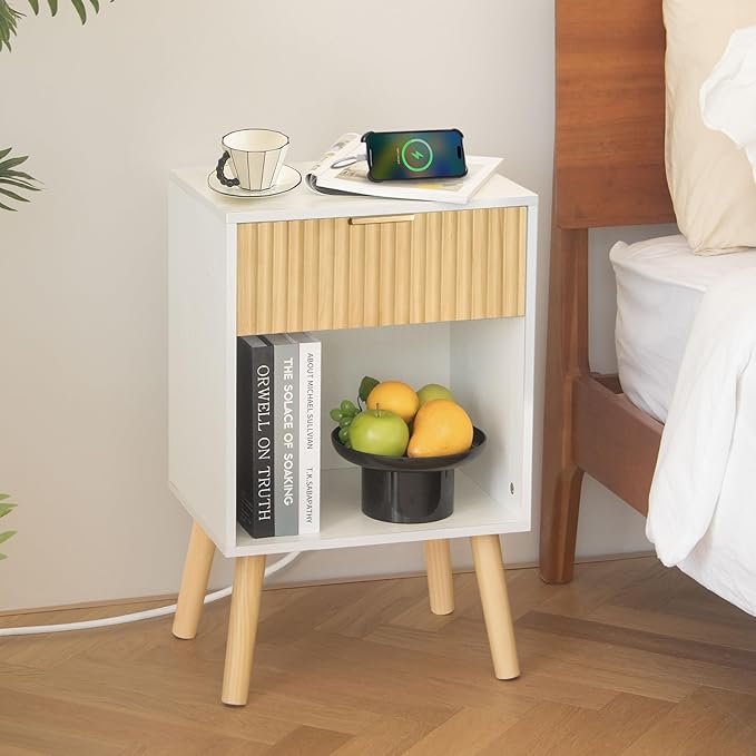 Fultyle Night Stand with Charger Station, Modern Wood Nightstand with Drawer and Outlet, Fluted Bedside Table End Table with Solid Wood Legs for Bedroom, Living Room, Office (White Oak)